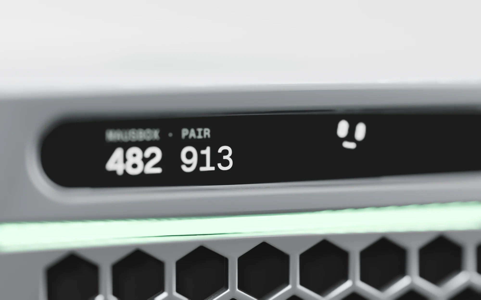 The visor on the MausBox top layer, its display showing the pairing code 482 913 and the Maus face